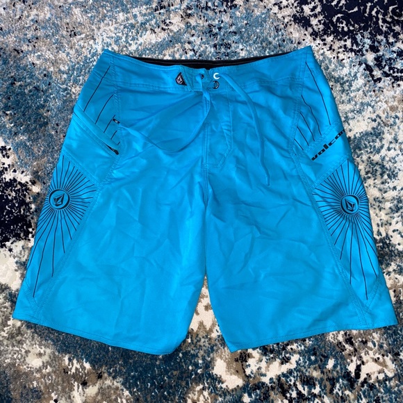 Men’s Volcom Board Shorts - Picture 1 of 7